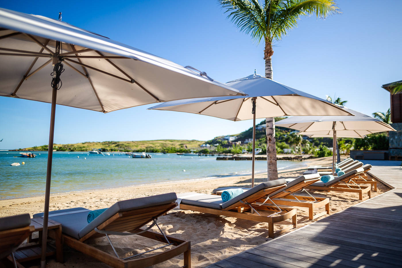 2-st-barth-restaurant-amis-plage-petit-cul-de-sac-st-barths.jpg