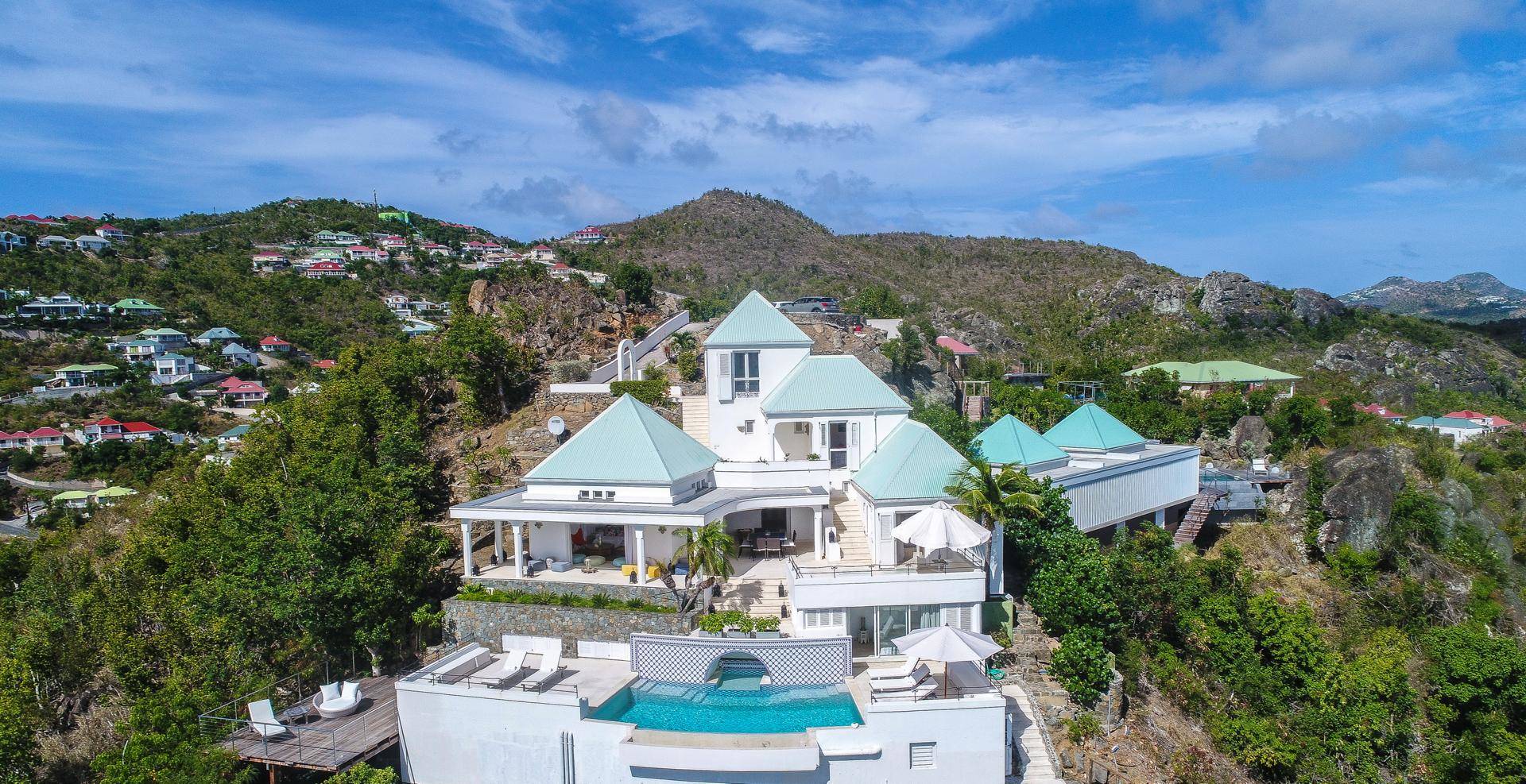 13_ideal_villa_rentals_st_barth_mauresque_drone.jpg