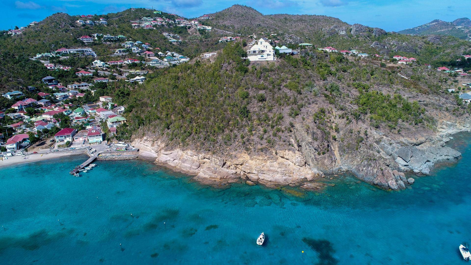 14_ideal_villa_rentals_st_barth_mauresque_drone_cliff.jpg