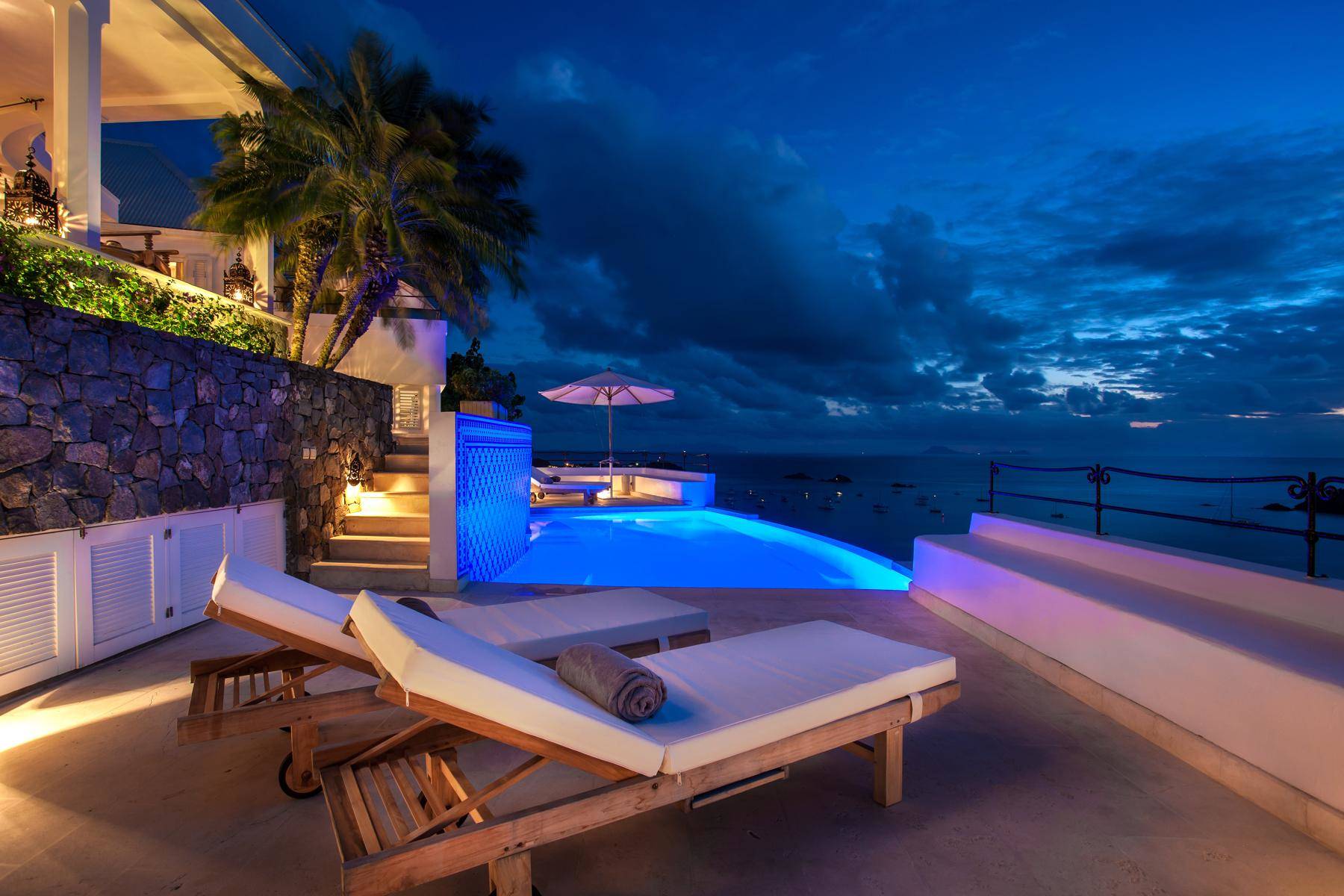 26_ideal_villa_rentals_st_barth_mauresque_pool_sunset_bis.jpg