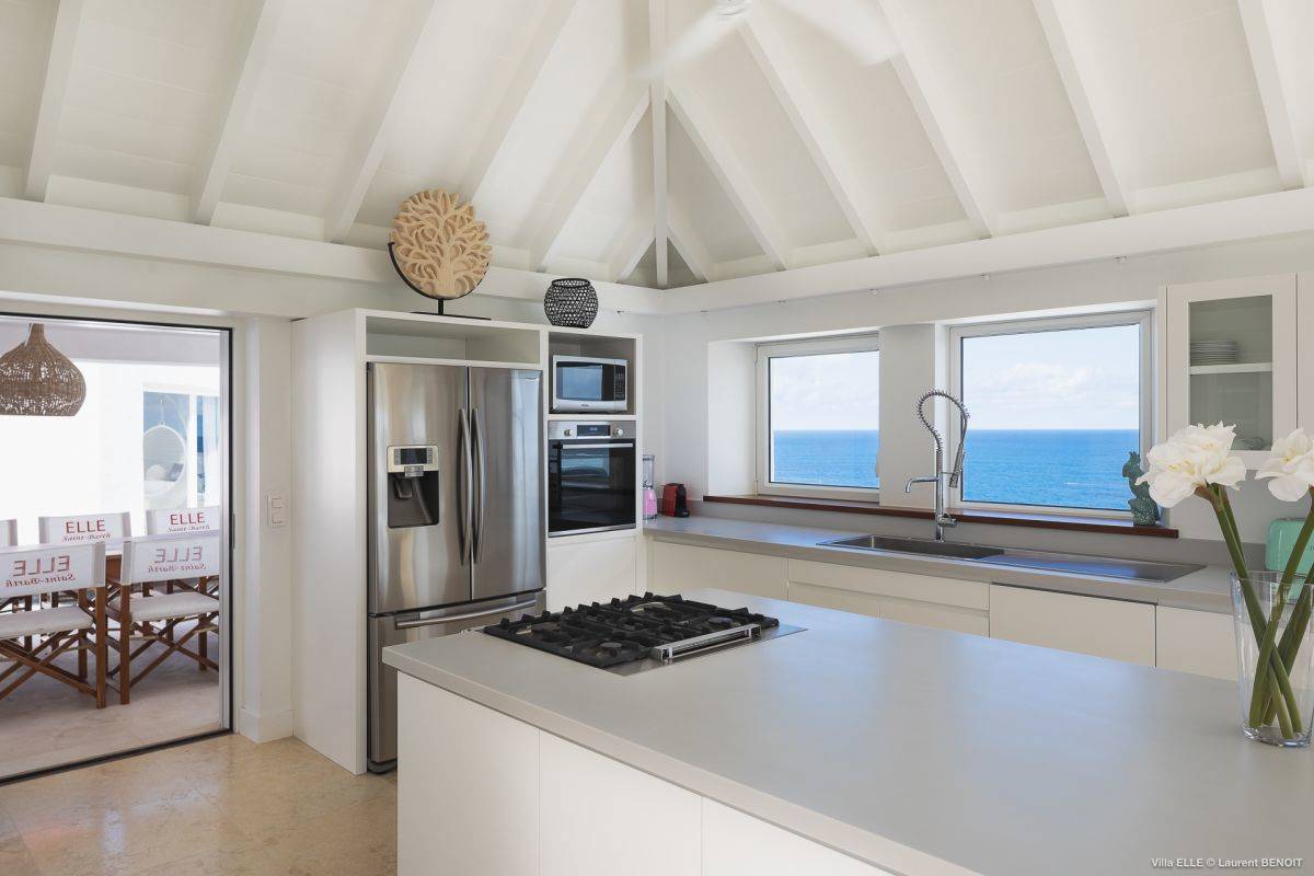 6-ideal-saint-barth-villa-elle-kitchen-60da26a4b680f858080024-1.jpg