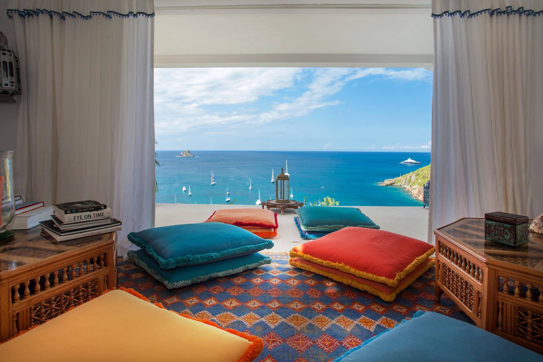 9_ideal_villa_rentals_st_barth_mauresque_living_view.jpg